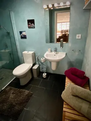 Un baño de Casa Azahar Playa Cabo de Gata Almería
