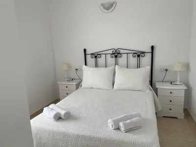 Cama o camas de una habitación en Apartamentos Dulcemar Frente al Mar con zona SPA