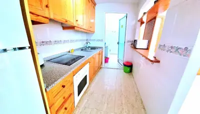 Una cocina o zona de cocina en Bajo VERAMAR 1 frente a parque 2 dormitorios 500 metros de la playa
