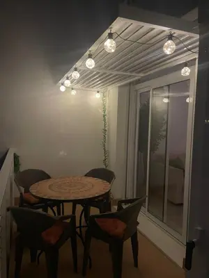 Plano de Lichtrijk appartement 400m van de zee met zwembad.