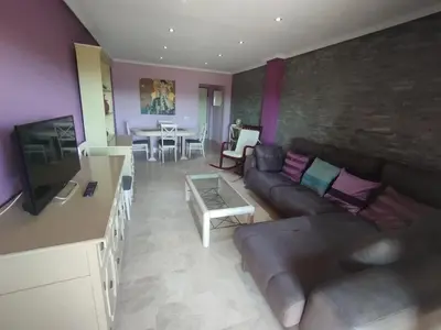 Una televisión o centro de entretenimiento en Pelicanos & Golf