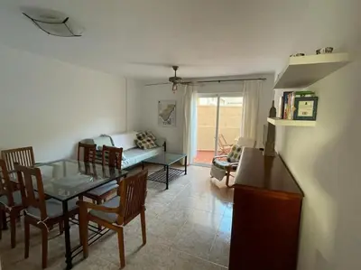 Zona de estar de adosado con piscina en Cabo de Gata 6p