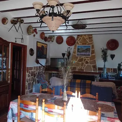 Un restaurante o sitio para comer en Cortijo El Pilón