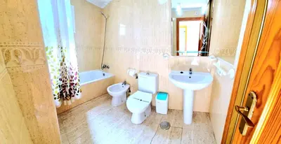 Un baño de Ático vistas al mar con dos terrazas Veramar 5 en 1ª línea de playa