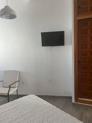 Una televisión o centro de entretenimiento en La Oficina