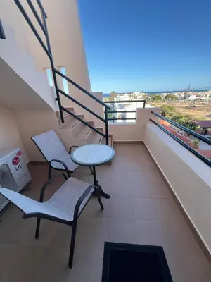 Un balcón o terraza de Ático con vistas al mar y piscina privada