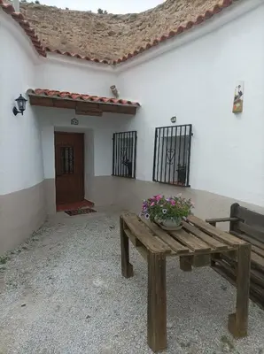 Un patio o zona al aire libre en Cueva la Trapera