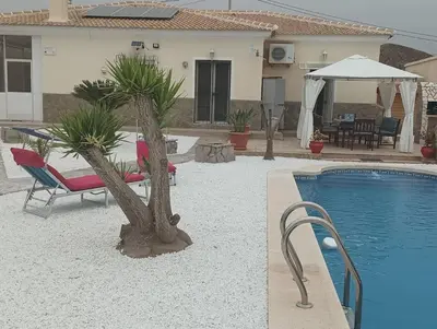 Piscina en o cerca de Villa Paz - Villa Familiar para 6 con piscina, AC, Wifi y parking