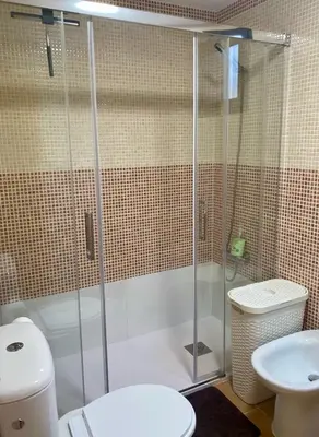 Un baño de Luminoso cálido APT con vistas