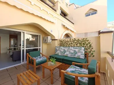 Zona de estar de Apto Roquetas con terraza, a 1min de la playa, garaje y piscina