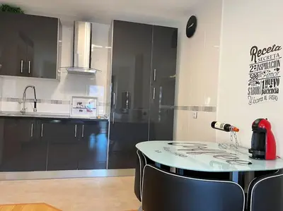 Una cocina o zona de cocina en Apartamento en Roquetas de Mar II