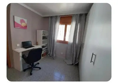 Una televisión o centro de entretenimiento en La arenera