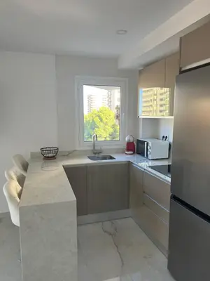Una cocina o zona de cocina en Apto Aguadulce Sur con Piscina y vistas al Mar