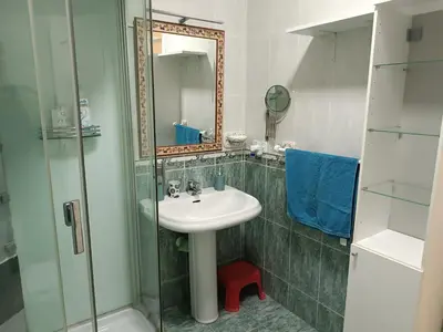 Un baño de Piso primera línea playa Almería