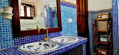 Un baño de Casa CUEVA CASCAMORRAS 