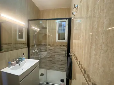 Un baño de Casa Soto -Ubicacion privilegiada-Aparcamiento en tu puerta y acceso rapido a Servicios- Playas y Lugares de Interes- Netflix-Disney Plus-Prime-Full Sports TV