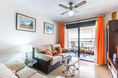 Zona de estar de Apartamento familiar, a 5 min de la playa, piscina, terraza, WiFi alta velocidad, mascotas bienvenidas y parking