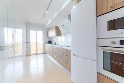 Una cocina o zona de cocina en TrendyHomes Buenavista Paseo Marítimo