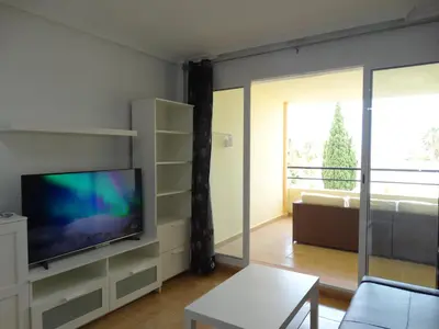 Una televisión o centro de entretenimiento en APARTAMENTO NUDISTA BAHIA De VERA