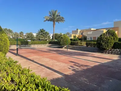 Instalaciones para jugar a tenis o squash en APARTAMENTO NUDISTA BAHIA De VERA o alrededores