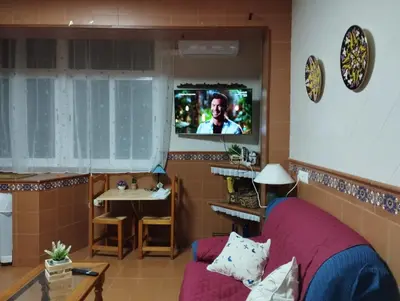 Una televisión o centro de entretenimiento en Paradise of Dreams Apartamentos - LA ABUELA JOSEFA