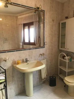Un baño de EL CERRO
