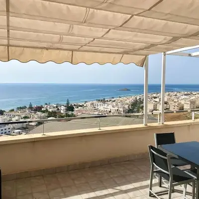 Candela Atico con piscina compartida