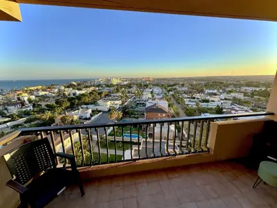 Un balcón o terraza de VIVE la PLAYA a 5 min con VISTAS-PISCINA-AIRE ACONDICIONADO-VENTILADORES DE TECHO-WIFI-Orientacion Sur