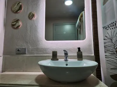 Un baño de Bajo con vistas a la piscina en Valle del Este Golf