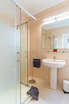 Un baño de TrendyHomes City Center