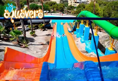 Plano de Vera Playa Fantástico Bajo Jardín Piscina Wifi AC