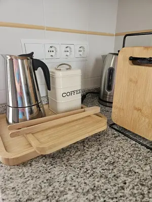Utensilios para hacer té y café en La Grana Home Apartment