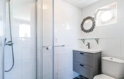 Un baño de Nice Home In San Juan De Los Terrer