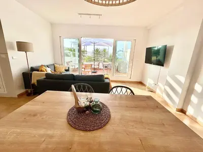 Una televisión o centro de entretenimiento en Mojacar Primera línea y vistas al mar