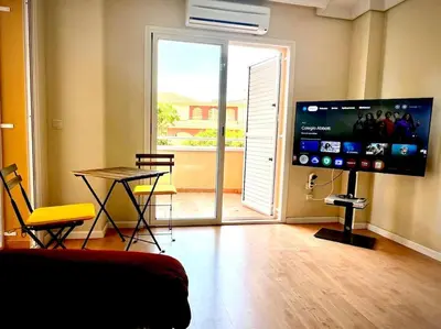 Una televisión o centro de entretenimiento en KS Maral Home - Kaleria Suites