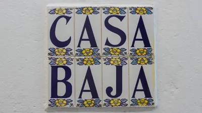 Certificado, premio, señal o documento que está expuesto en Casa Baja Mojacar Pueblo