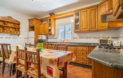 Una cocina o zona de cocina en 1- Casa Rural con Piscina Climatizada