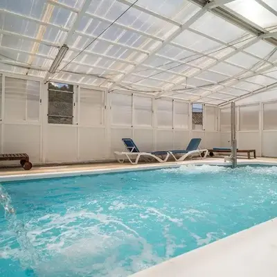 1- Casa Rural con Piscina Climatizada