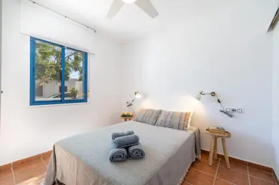 Cama o camas de una habitación en Casa Ardisia, con terraza y aparcamiento