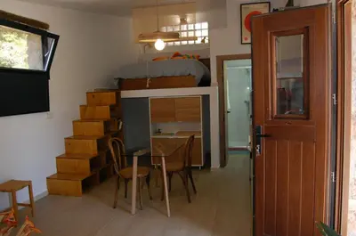 Una televisión o centro de entretenimiento en La cochera de la noria