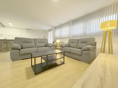 Plano de Amplio Apartamento con Parking y en el Centro