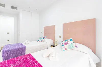 Cama o camas de una habitación en Luxury Conde Ofalia by Expovivienda