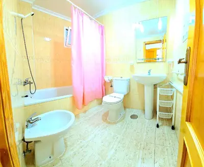 Un baño de Apartamento dos dormitorios VERAMAR 5 1ª planta