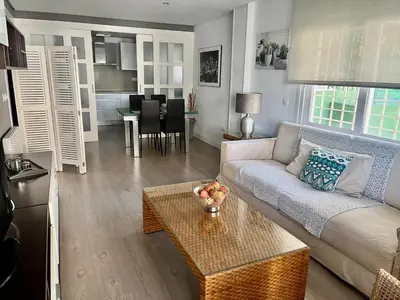 Zona de estar de Primera linea Paseo Marítimo Aguadulce