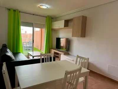 Una televisión o centro de entretenimiento en Apartamento 22 Mojácar Solárium vista al Mar