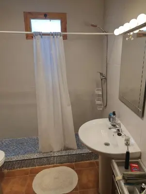 Un baño de Nick's Cave, Bed and Breakfast with a difference