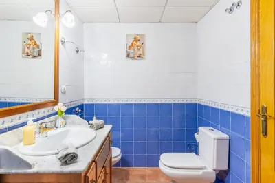 Un baño de Marina de la Torre Sea View Family Apartment - Pool & Terrace