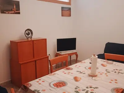 Una televisión o centro de entretenimiento en Amplio apartamento en zona céntrica de Nijar