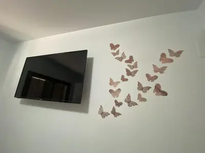 Una televisión o centro de entretenimiento en Nuestro Paraiso
