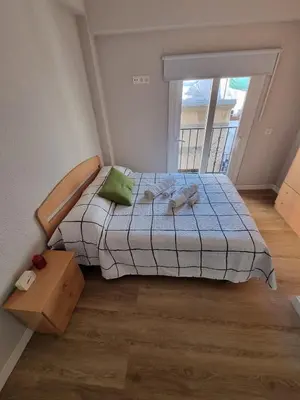 Cama o camas de una habitación en Almería Centro- Piso Reformado, Exterior, WiFi, a 1 minuto de Puerta Purchena